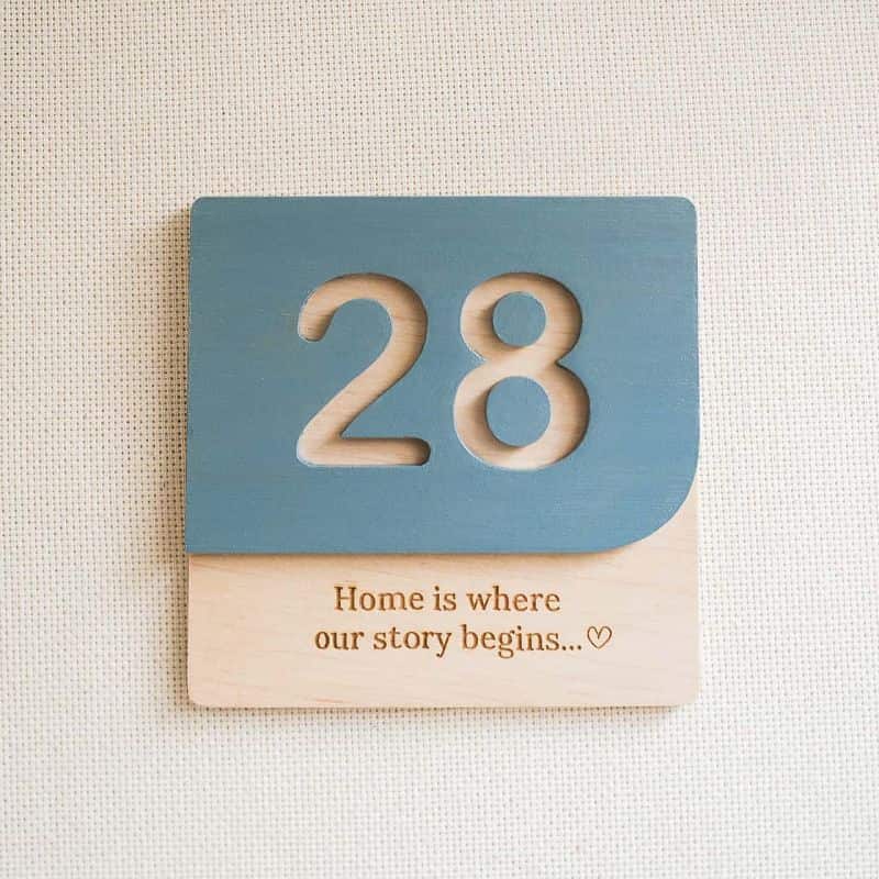 Număr de apartament din lemn, pătrat, elegant și personalizabil!