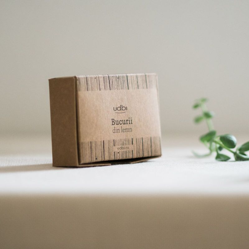 Cercei din lemn de nuc sub formă de triunghi, simpatici potop