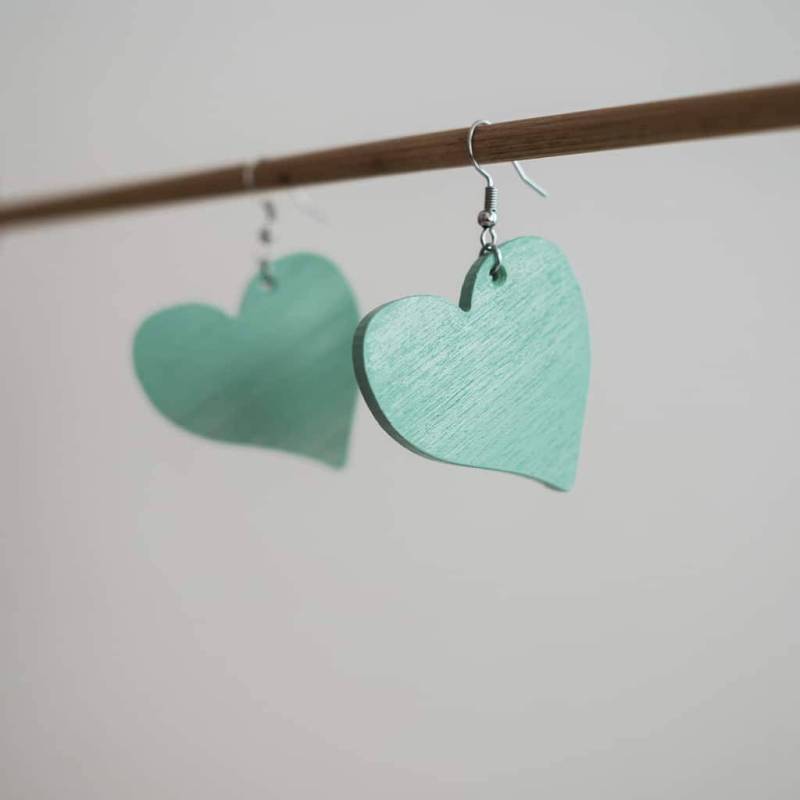 Cercei din lemn de frasin, ca două inimioare, de dimensiuni mari