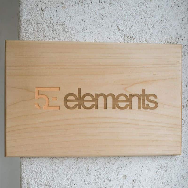 Elemente de signalistică din lemn masiv