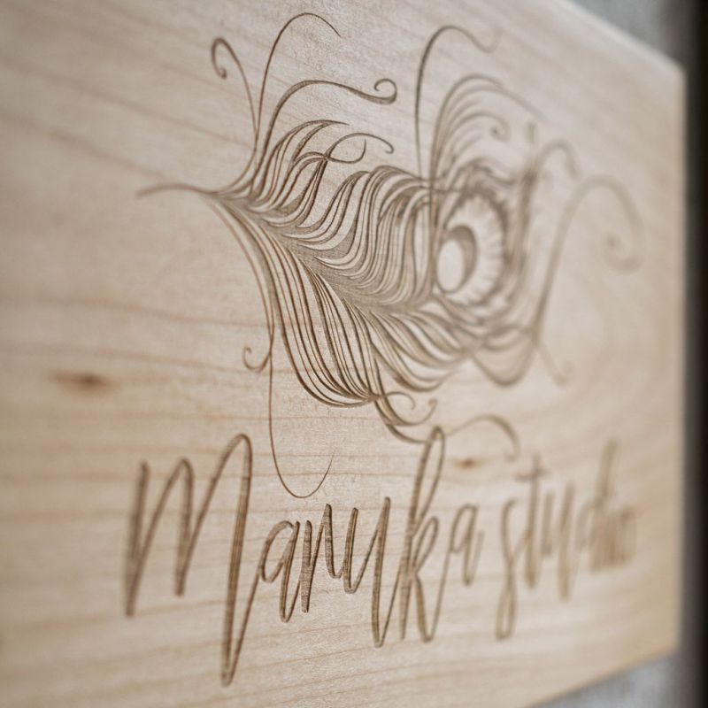 Elemente de signalistică din lemn masiv