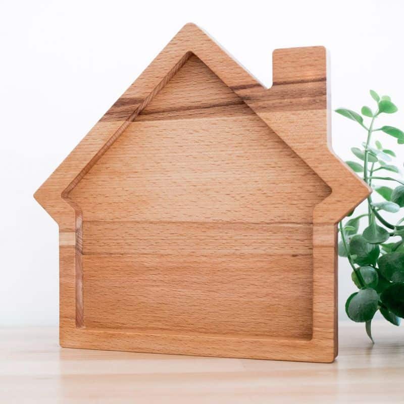 Tăviță din lemn de fag, în formă de casuță