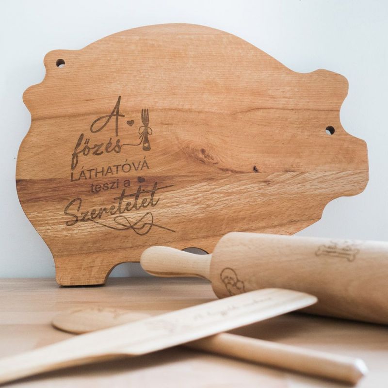 Tocător din lemn de paltin sau fag, într-o formă unică, gravat laser