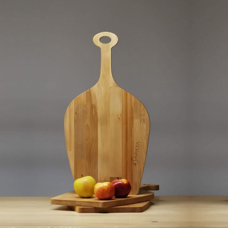 Tocător din lemn de paltin sau fag, într-o formă unică, gravat laser