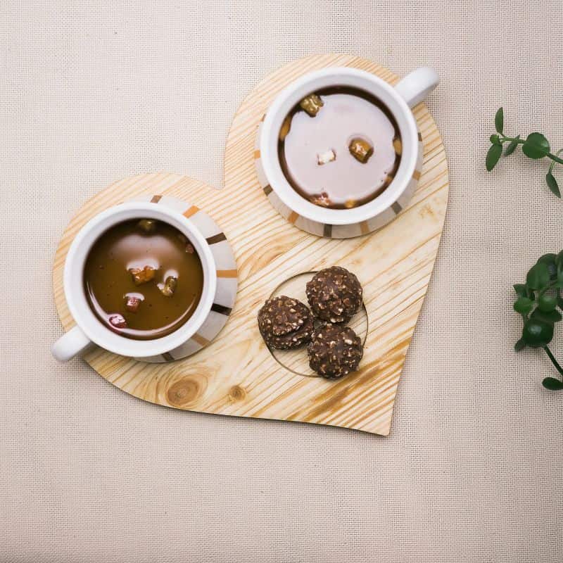 Tăviță din lemn, sub formă de inimă