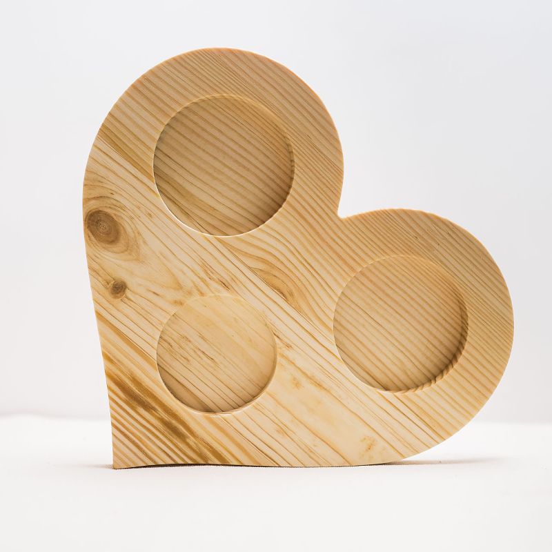 Tăviță din lemn, sub formă de inimă