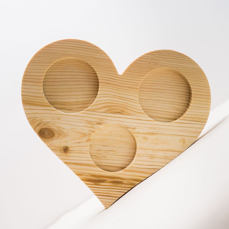 Tăviță din lemn, sub formă de inimă