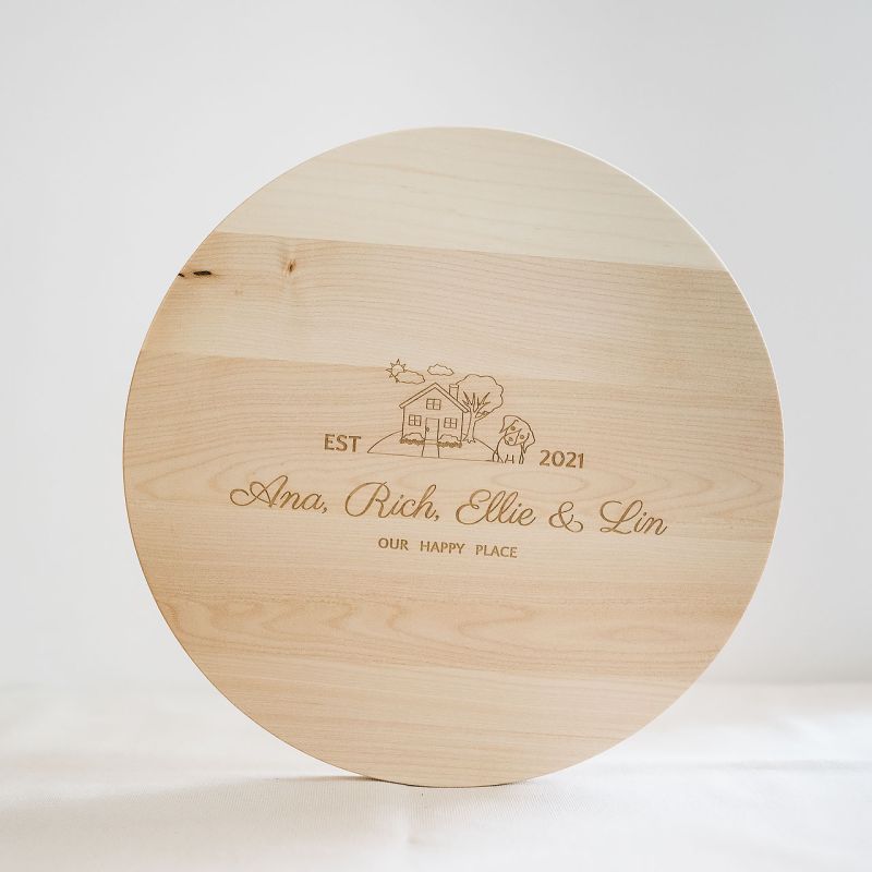 Tocător din lemn de paltin sau fag, într-o formă unică, gravat laser