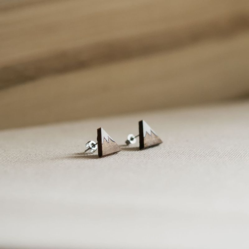 Cercei din lemn de nuc sub formă de triunghi, simpatici potop