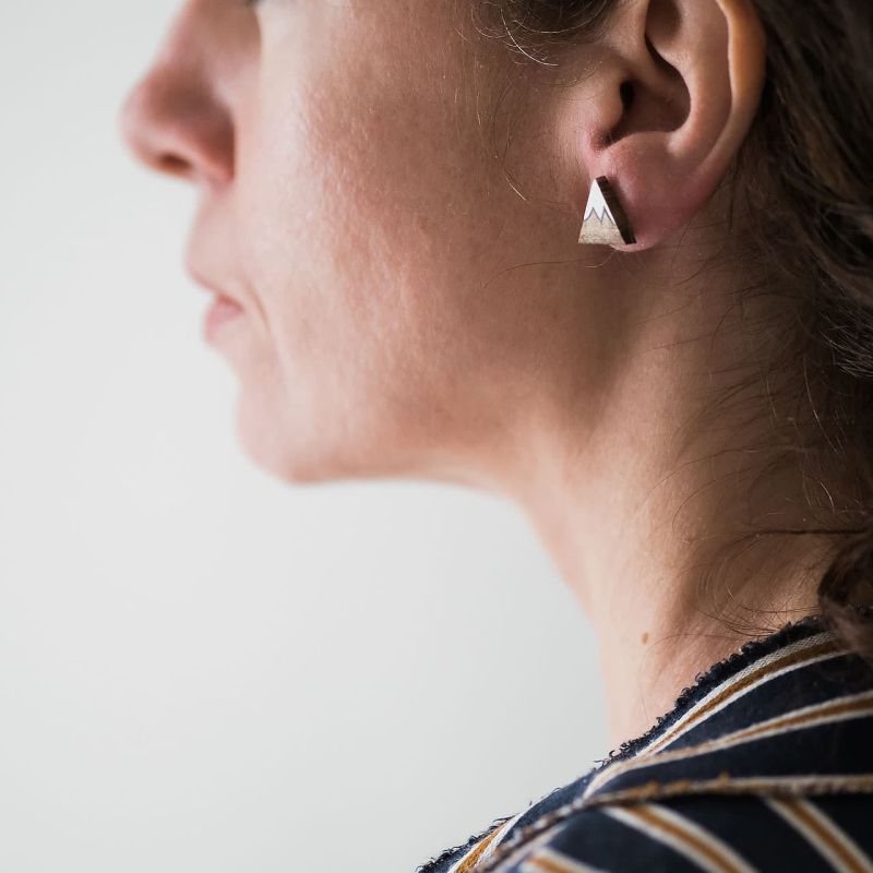 Cercei din lemn de nuc sub formă de triunghi, simpatici potop